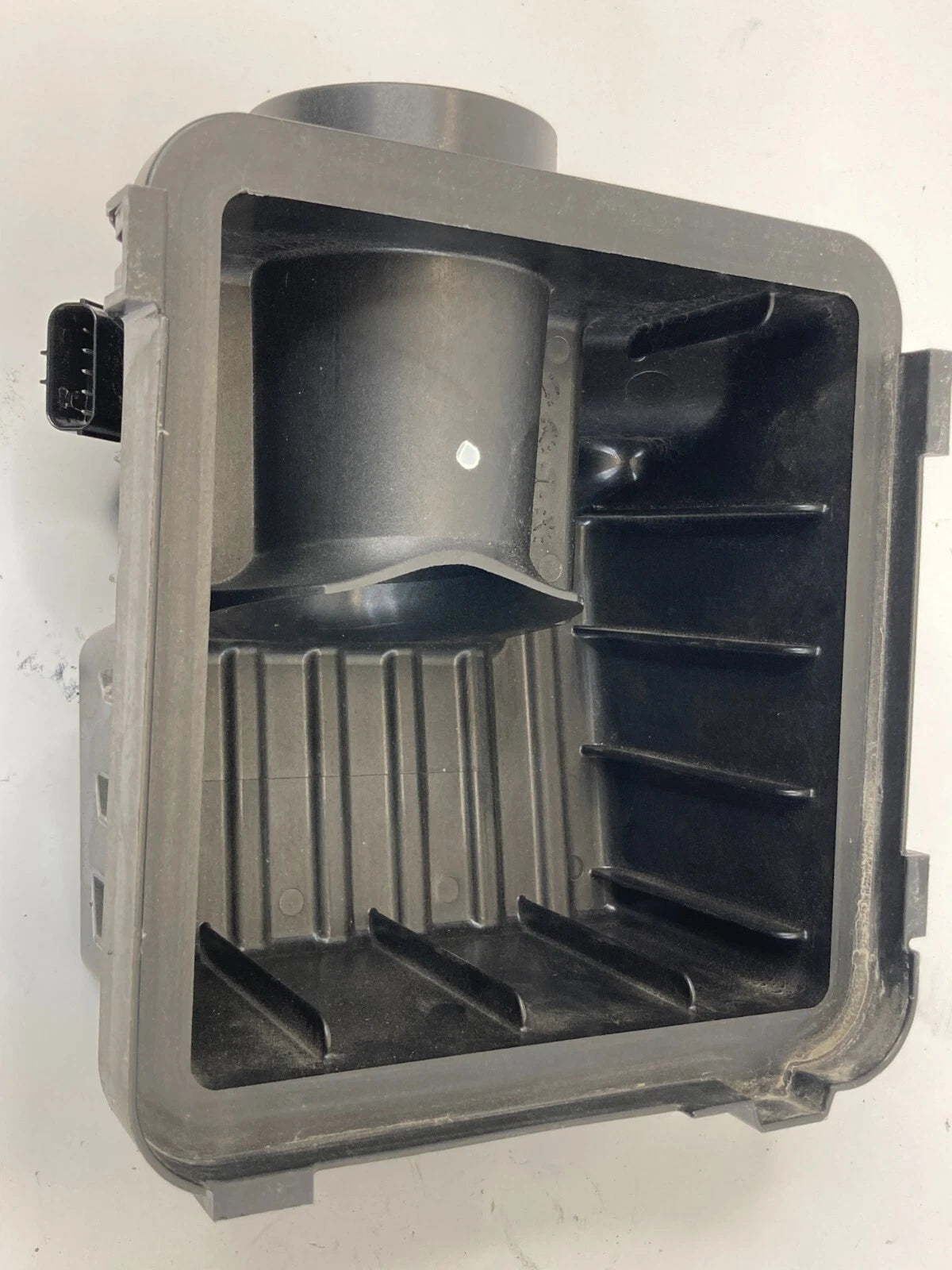 11-16 HONDA CR-Z 1.5L A/T AIR CLEANER BOX UPPER COVER CAP W/ AIR FLOW SENSOR OEM