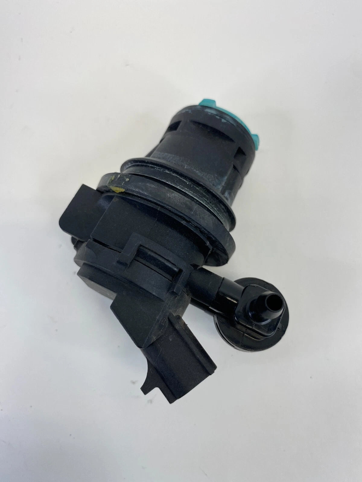 2014-2019 KIA SOUL WINDSHIELD WASHER OUTLET FLUID PUMP MOTOR ASSEMBLY OEM