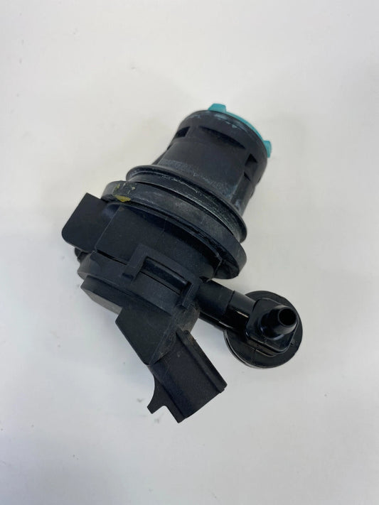 2014-2019 KIA SOUL WINDSHIELD WASHER OUTLET FLUID PUMP MOTOR ASSEMBLY OEM