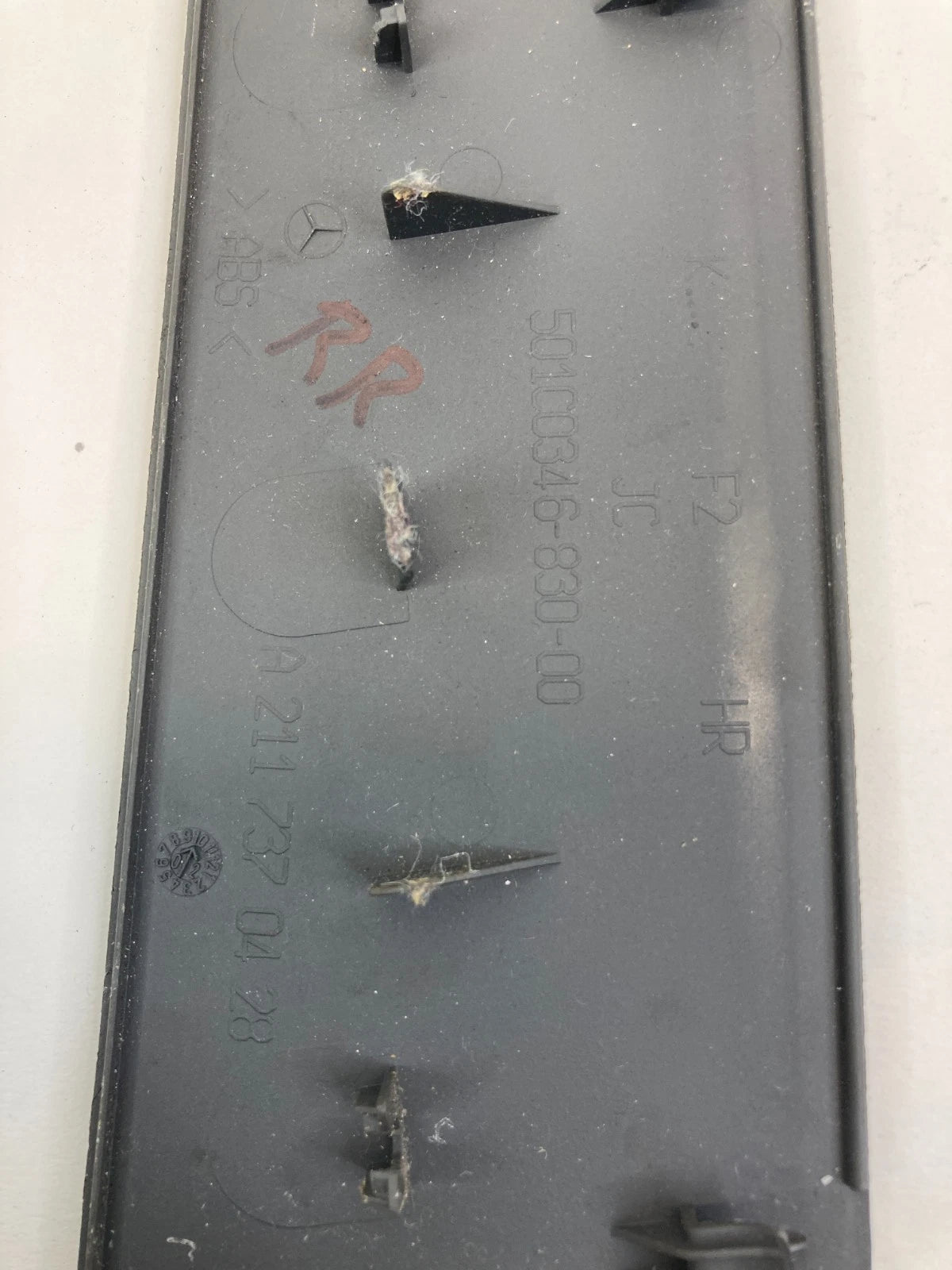 03-09 MERCEDES BENZ E320 REAR RIGHT DOOR ARMREST COVER BEZEL TRIM A2117370428