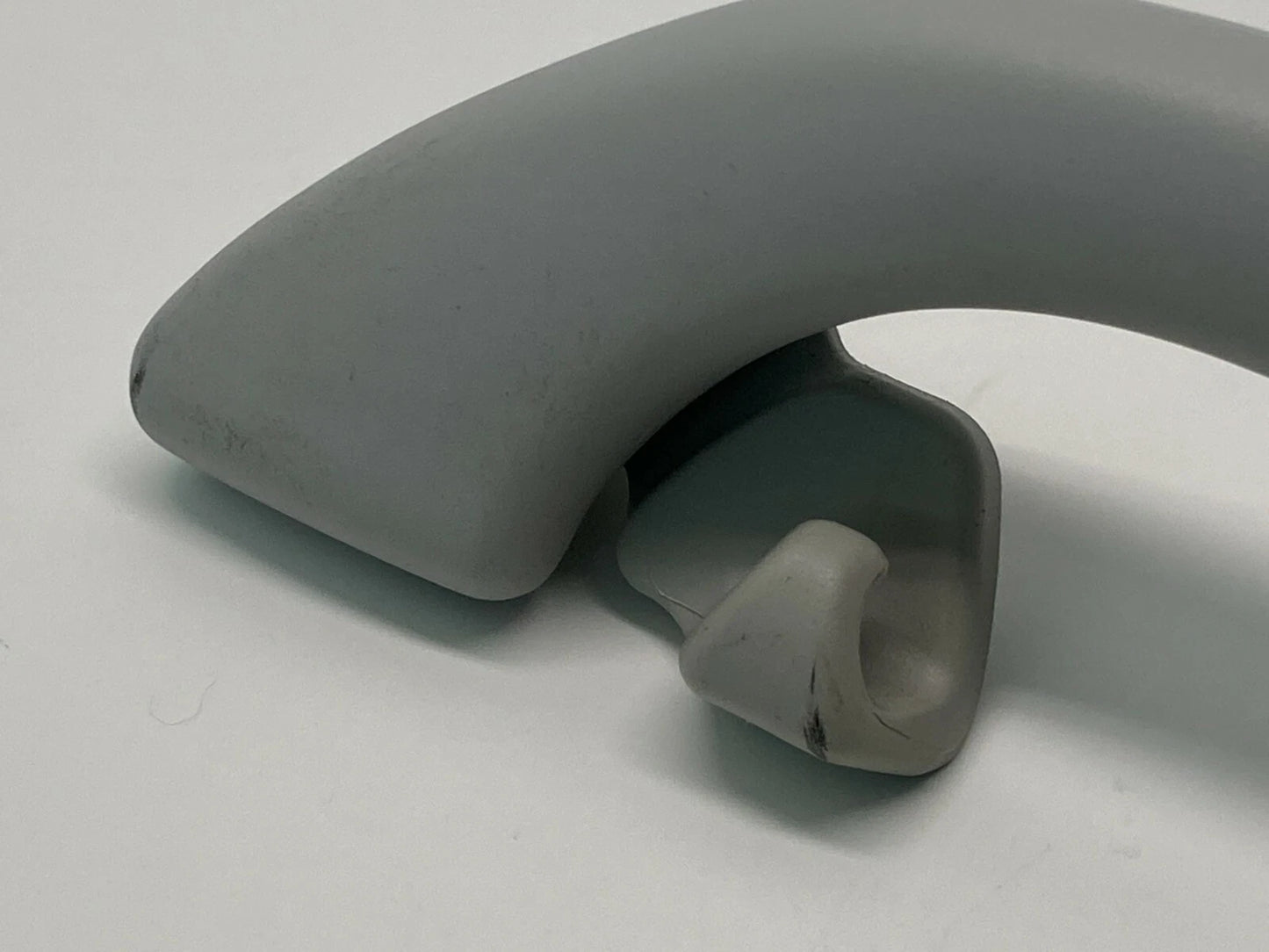 2001-2003 VOLKSWAGEN PASSAT REAR RIGHT SIDE ROOF GRAB GRIP HANDLE 3B0-857-608-B