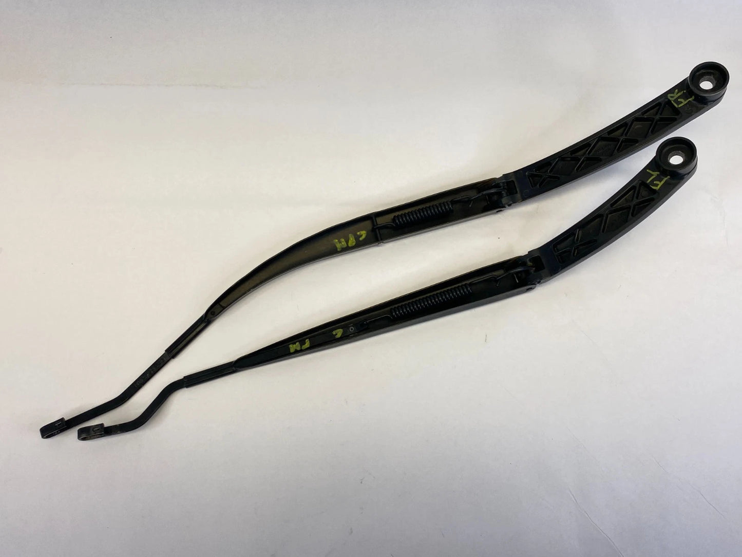 2011-2015 KIA SORENTO FRONT WINDSHIELD LEFT & RIGHT WIPER ARM PAIR SET OEM