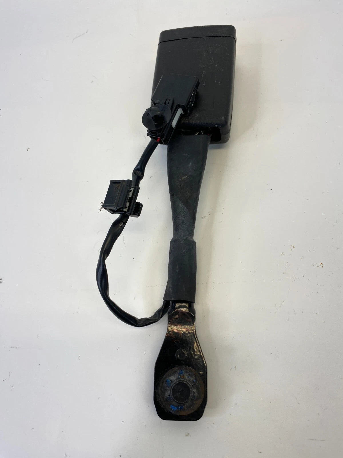 2013-2019 CADILLAC ATS FRONT RIGHT PASSENGER SIDE SEAT BELT BUCKLE END ASSY OEM