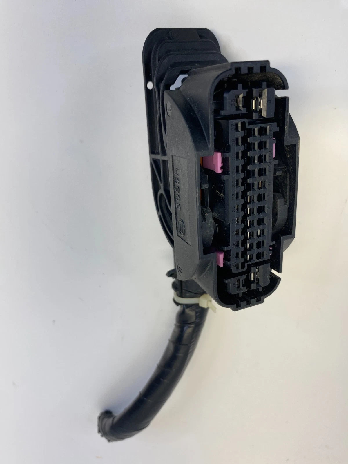 2013-2019 NISSAN SENTRA ABS ANTI LOCK BRAKE PUMP PLUG CONNECTOR 1928405766 OEM
