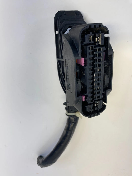 2013-2019 NISSAN SENTRA ABS ANTI LOCK BRAKE PUMP PLUG CONNECTOR 1928405766 OEM