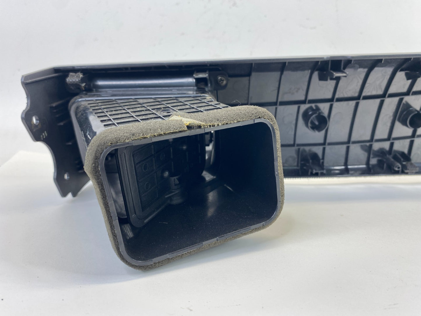 06-10 Kia Optima Right Side AC Air Vent Heat Duct Outlet Grill Cover 2G974-80000