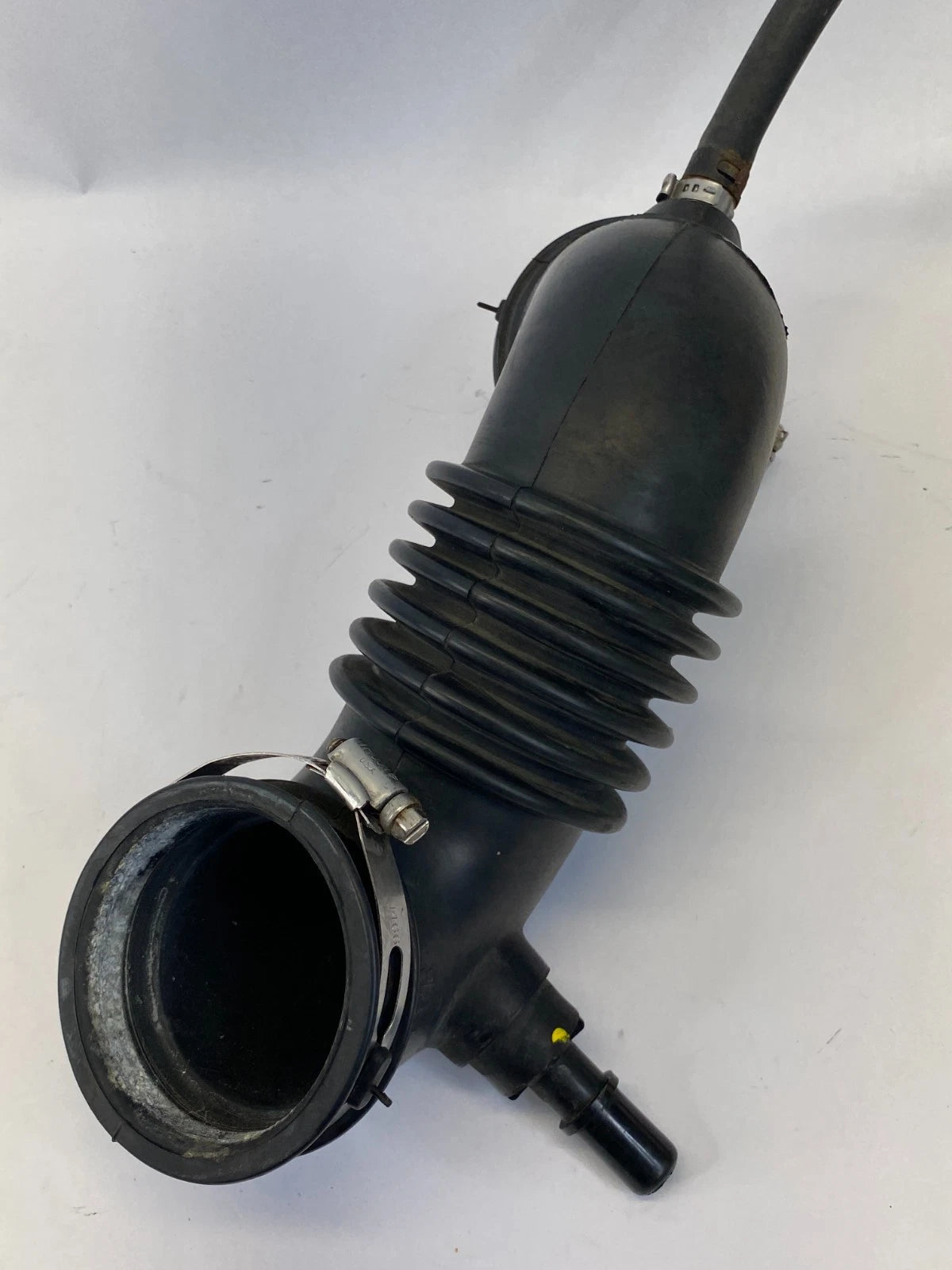 2009-2012 FORD ESCAPE 2.5L L4 AT AIR CLEANER INTAKE HOSE PIPE TUBE 9L84-9R504-CB
