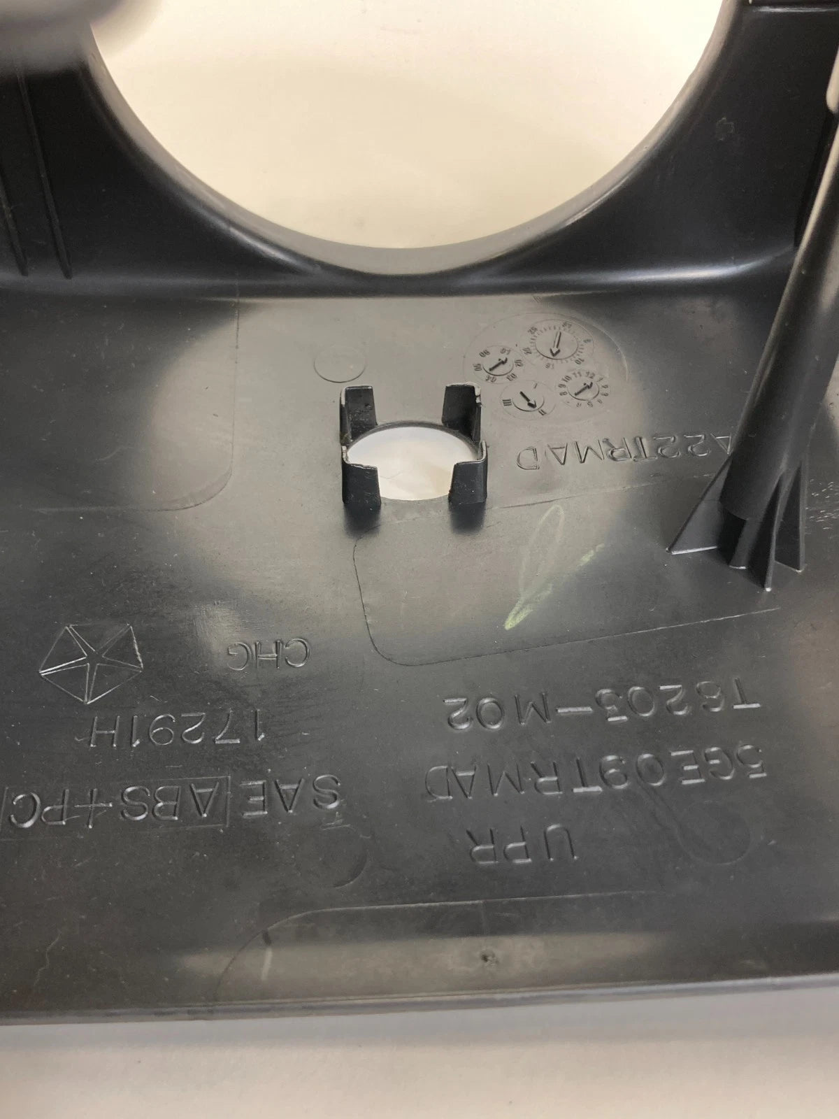 2002-2005 DODGE RAM 1500 2500 STEERING COLUMN COVER TRIM BEZEL SHROUD 5GE09TRMAD