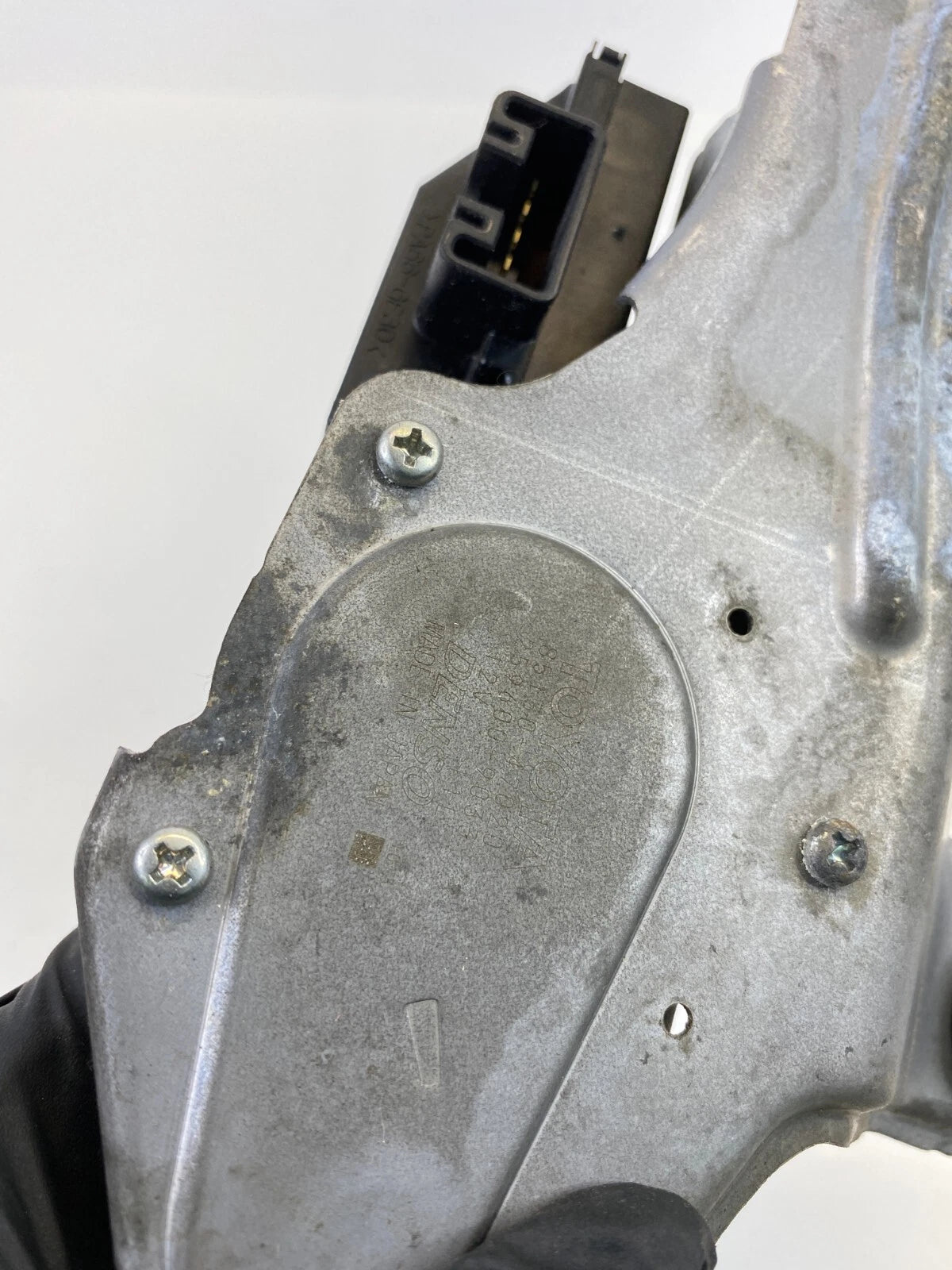 2010 TOYOTA PRIUS REAR BACK WINDSHIELD GLASS WIPER MOTOR 85130-47020 OEM