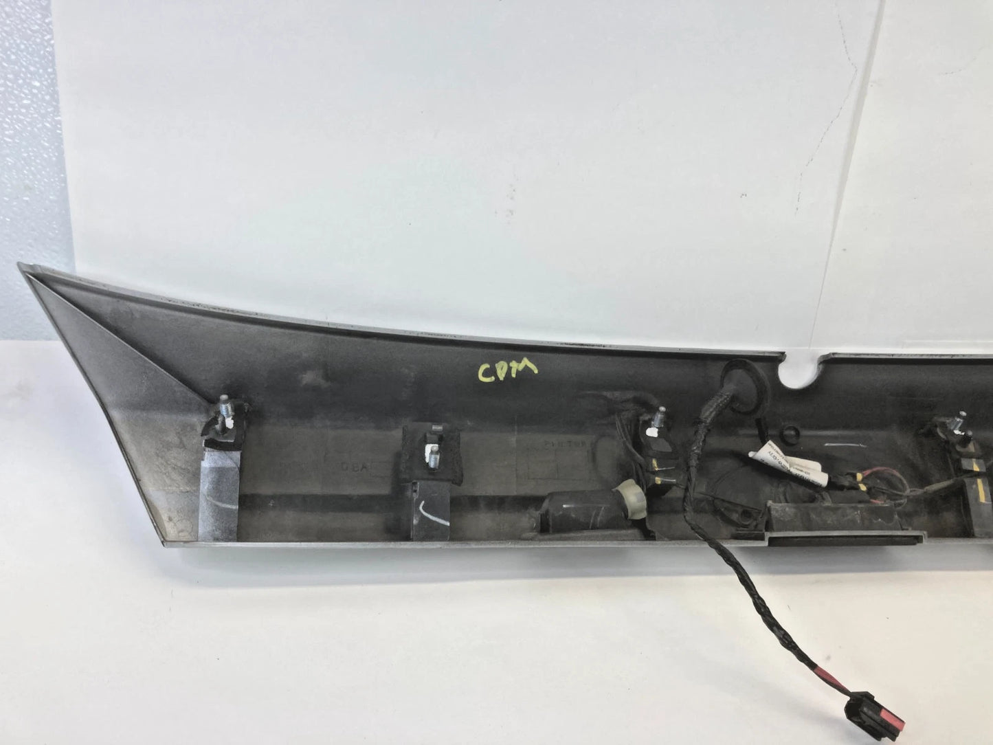 2014-2019 FORD FIESTA HATCHBACK REAR LIFTGATE LATCH HANDLE MOLDING W/ EMBLEM OEM