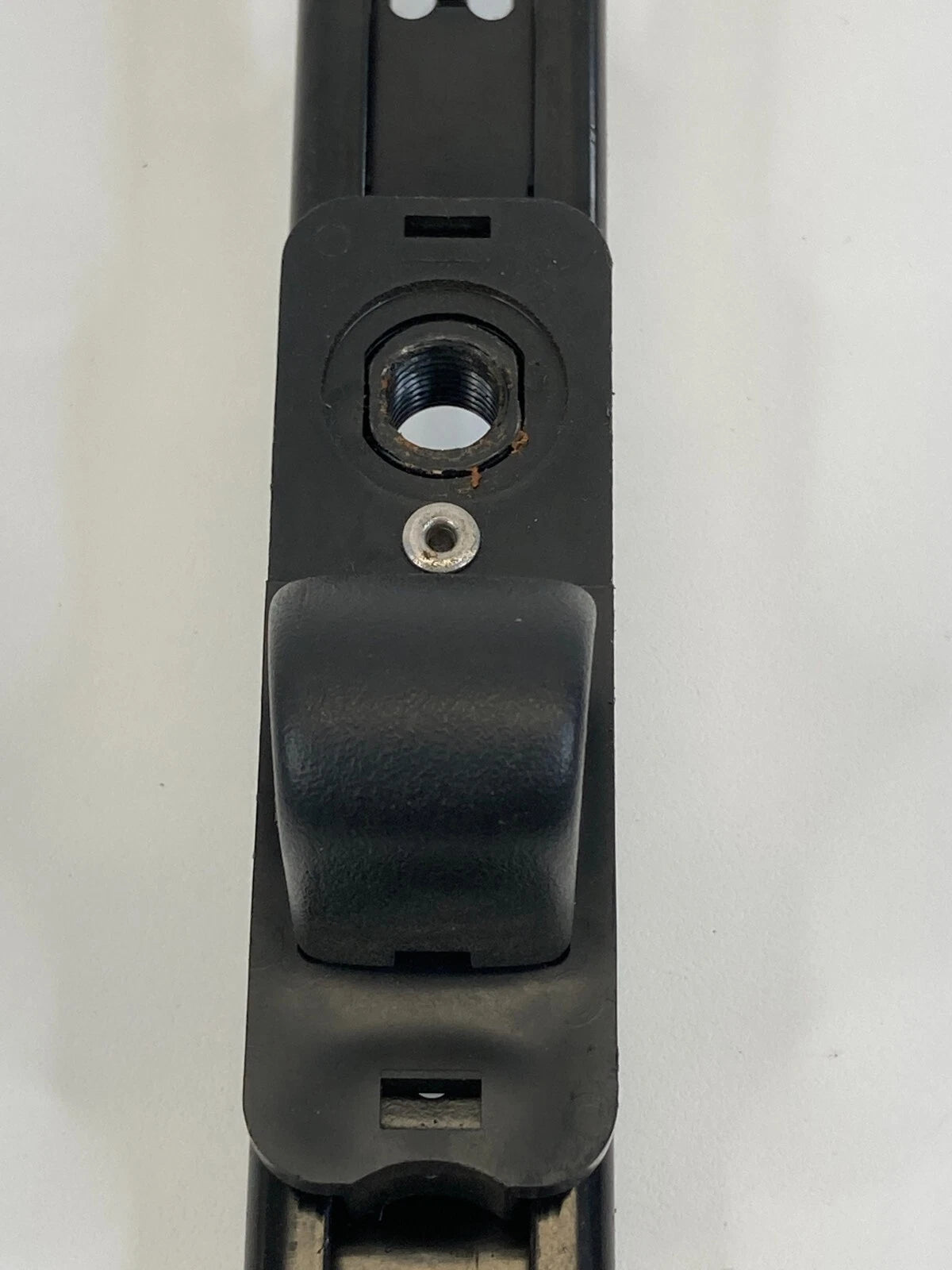 04 05 06 07 08 PONTIAC GRAND PRIX FRONT SEAT BELT HEIGHT ADJUSTER OEM