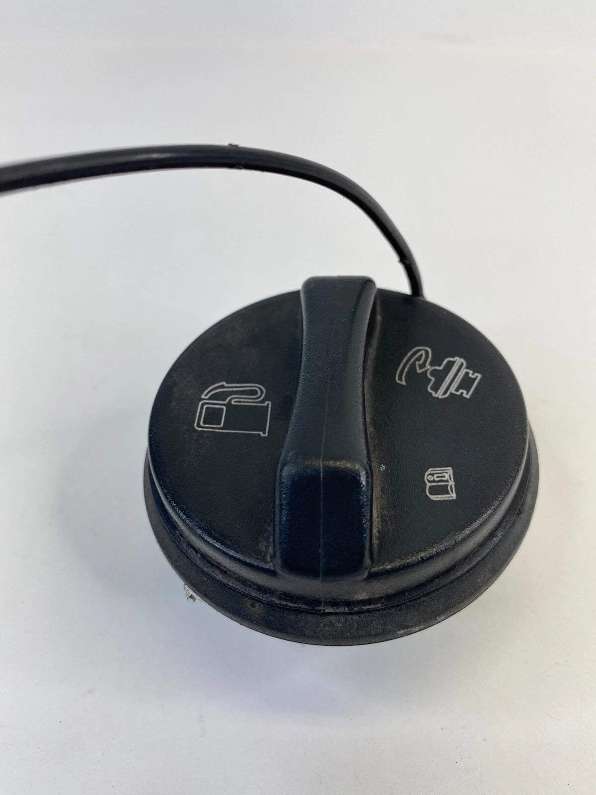 2004-2009 CADILLAC SRX FUEL FILLER GAS TANK CAP LID COVER OEM