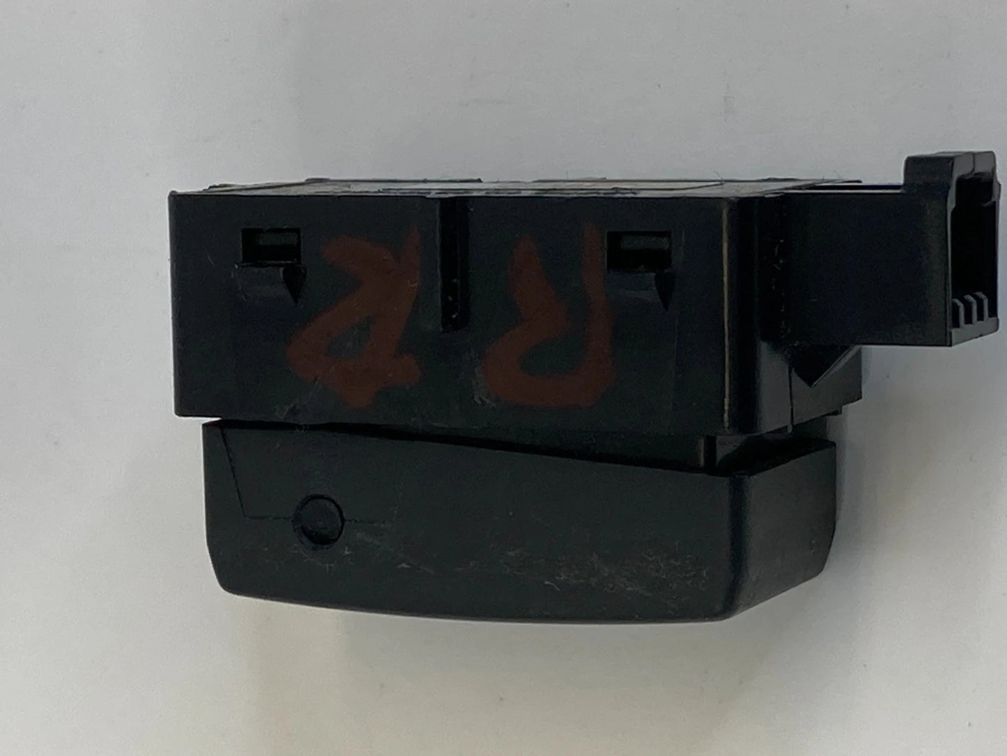 07-14 GMC YUKON REAR RIGHT POWER FOLDING SEAT CONTROL SWITCH BUTTON 10388598 OEM