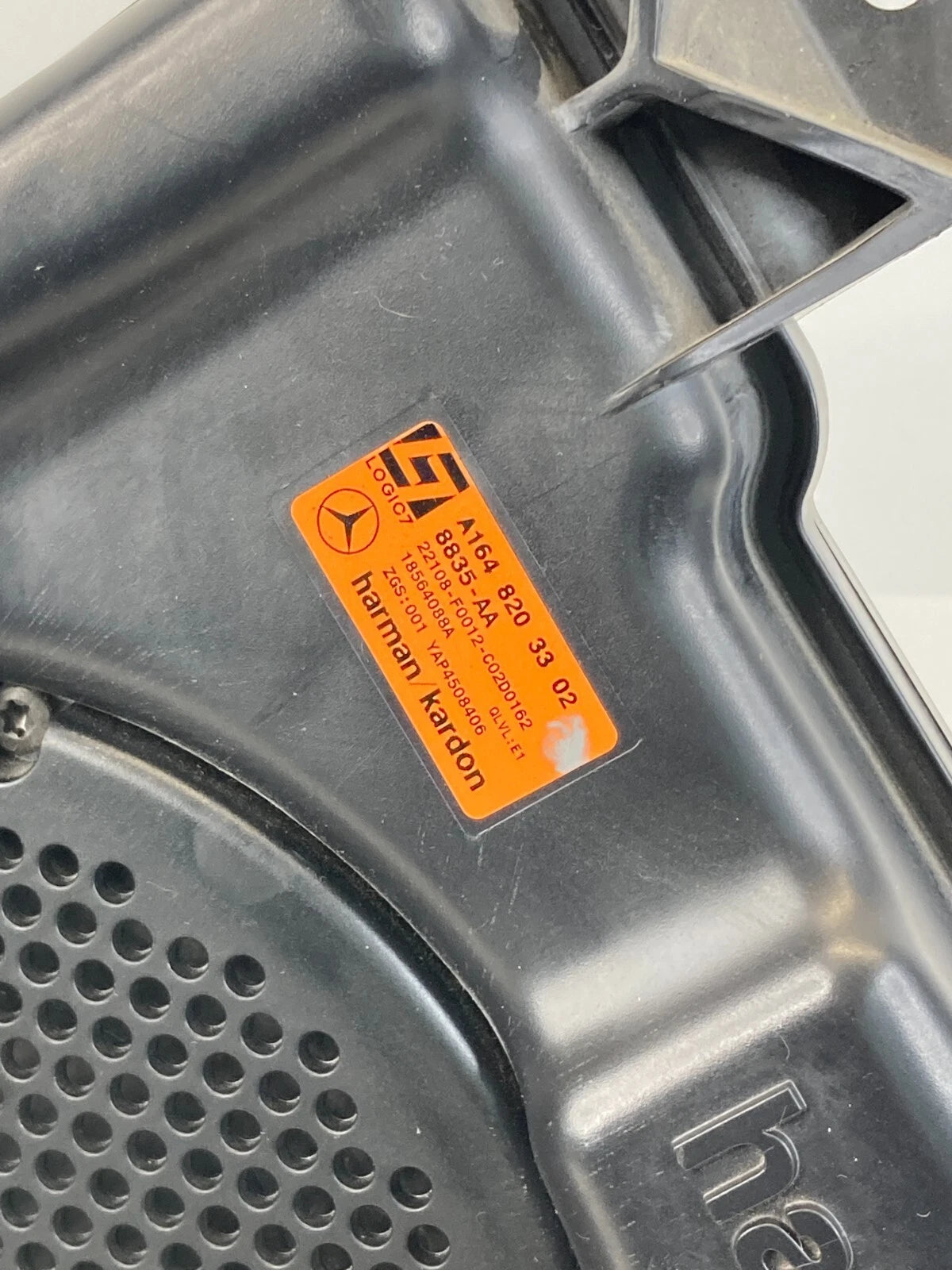 2003-2011 MERCEDES-BENZ ML350 REAR SPEAKER SUBWOOFER HARMAN/KARDON 164-820-33-02