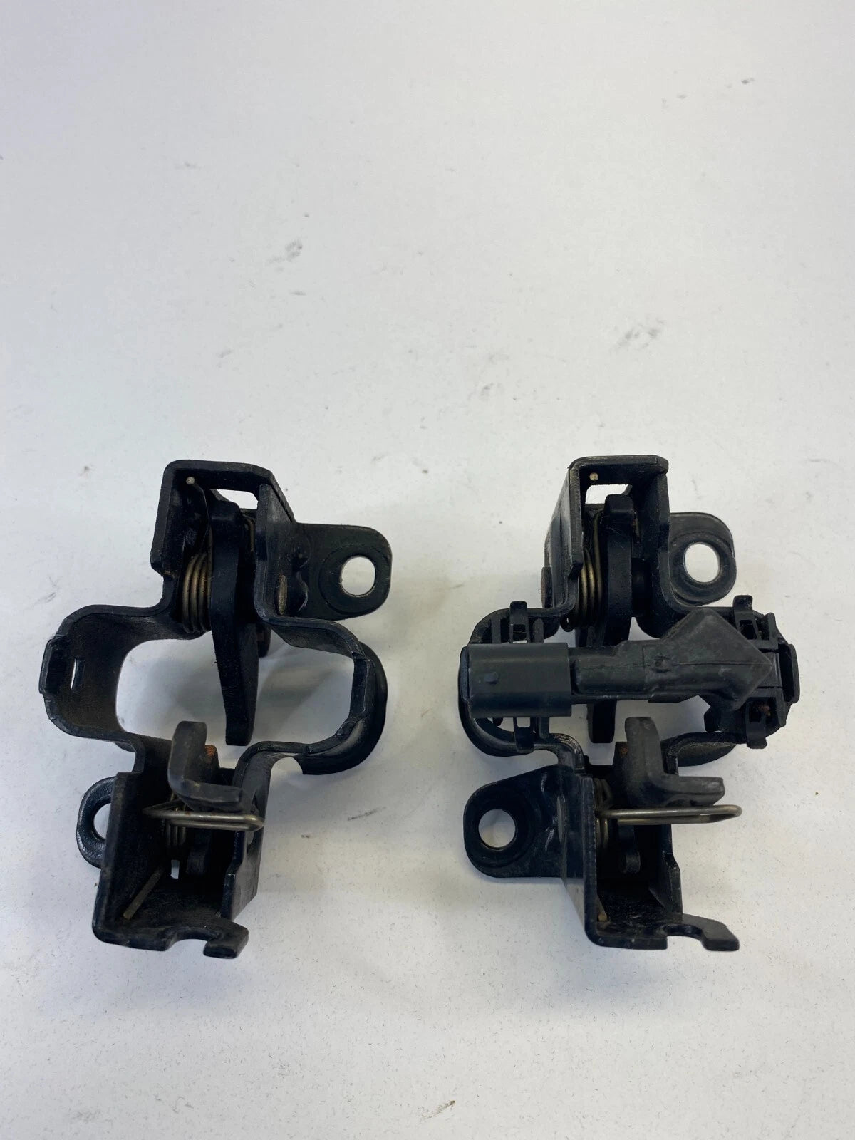 2006-2012 MERCEDES R350 W251 UPPER HOOD LATCH SAFETY CATCH LOCK PAIR A2198800160