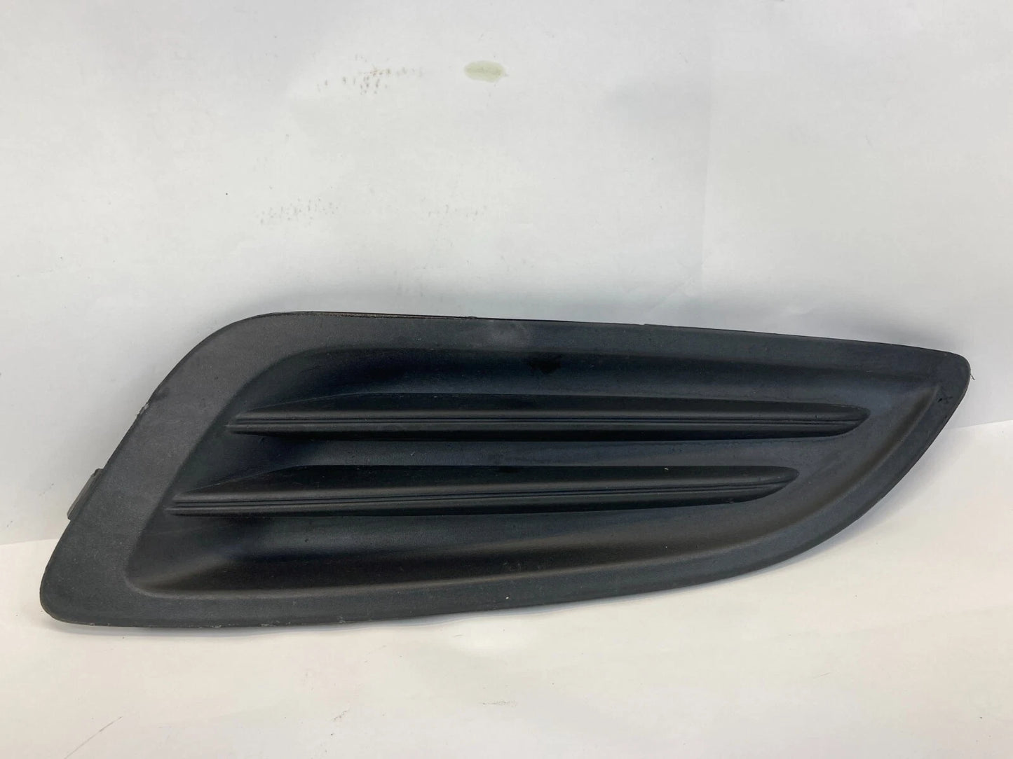 2014-2019 FORD FIESTA FRONT LEFT DRIVER FOG LIGHT COVER BEZEL D2BB-15A222-BAW
