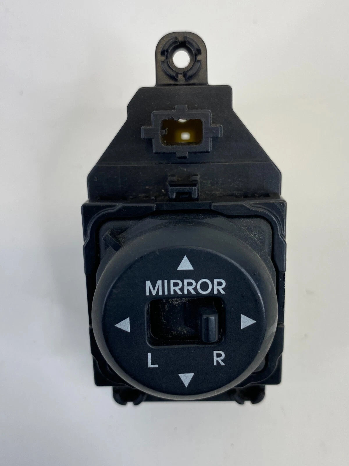 2012-2017 HYUNDAI ACCENT SIDE VIEW DOOR MIRROR CONTROL SWITCH 39F480-1110 OEM