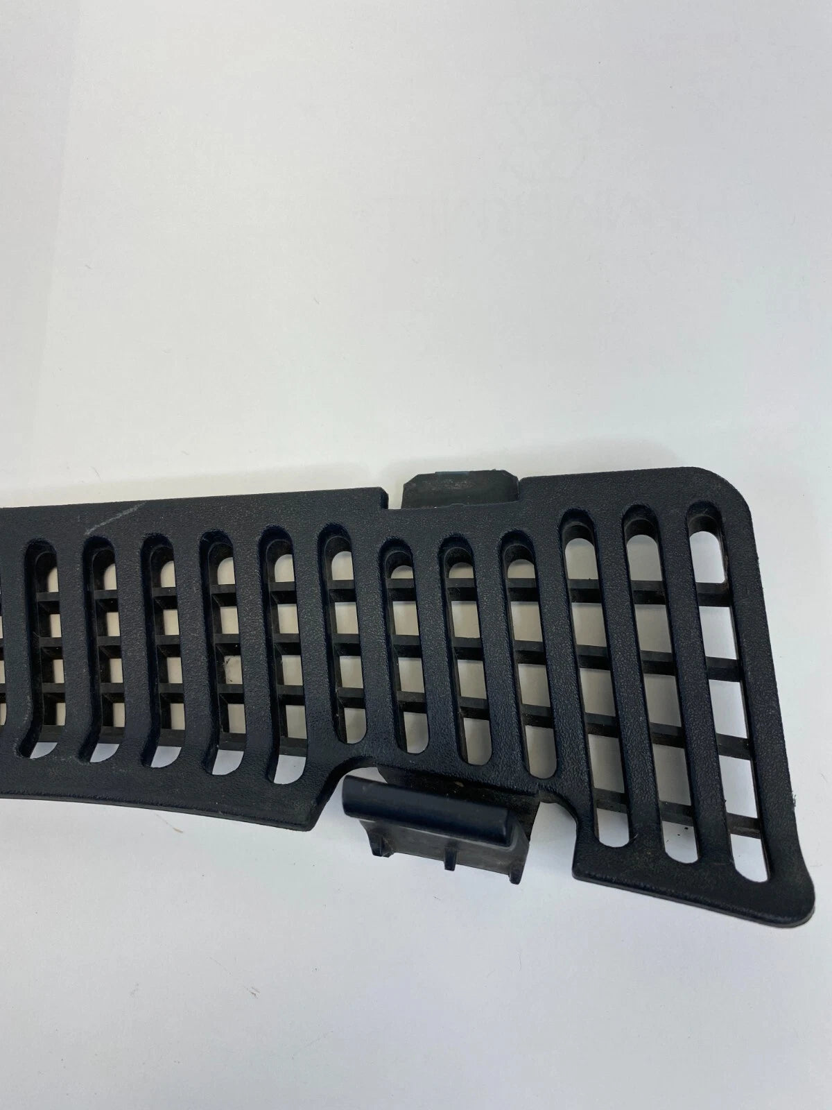 2005-2008 DODGE MAGNUM FRONT RIGHT SIDE COWL PANEL TOP PANEL GRILL GRILLE OEM