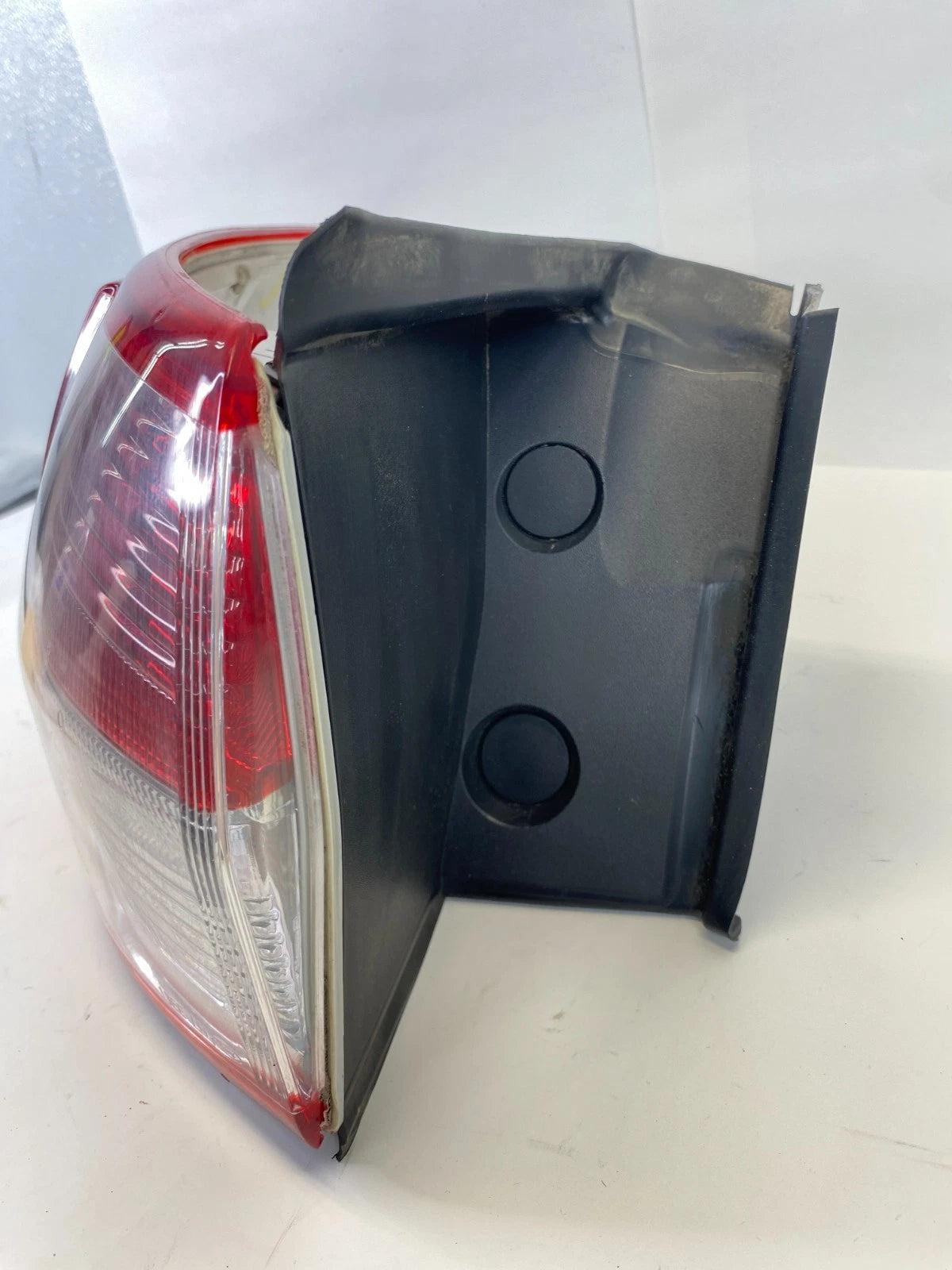 2013-2016 FORD ESCAPE LEFT REAR OUTER TAILLIGHT LAMP ASSY CJ54-13405-A OEM