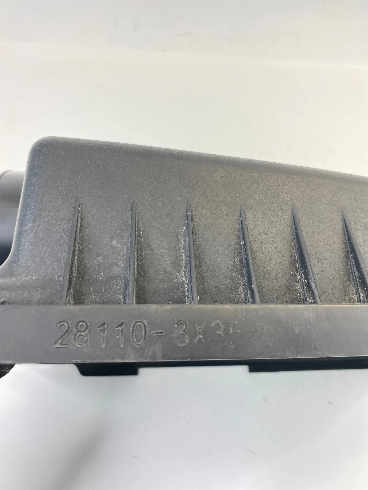 2011-2016 HYUNDAI ELANTRA AIR INTAKE BOX UPPER CLEANER COVER HOUSING 28110-3X350