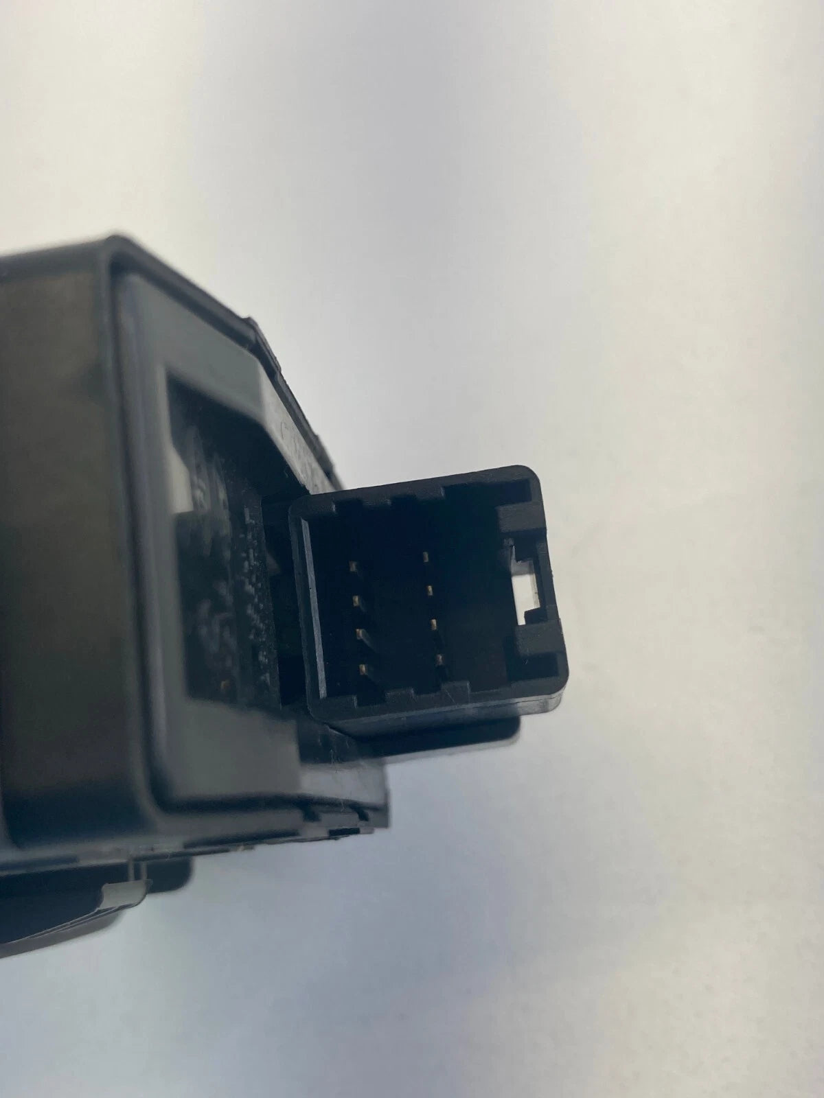 2006-2012 KIA SEDONA REAR RIGHT PASSENGER DOOR POWER WINDOW SWITCH 93580-4D700KS