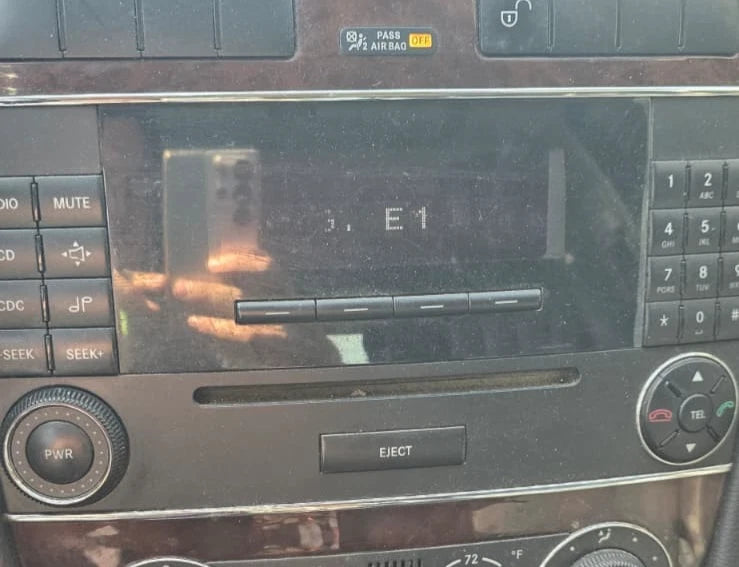 2001-2005 MERCEDES W203 C240 AM/FM RADIO CD DISC PLAYER A203-827-39-42 OEM