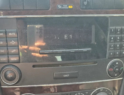 2001-2005 MERCEDES W203 C240 AM/FM RADIO CD DISC PLAYER A203-827-39-42 OEM