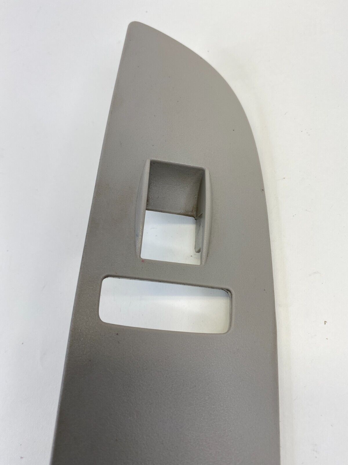 2006-2011 Buick Lucerne Front Right Door Window Switch Cover Trim Bezel L0034553