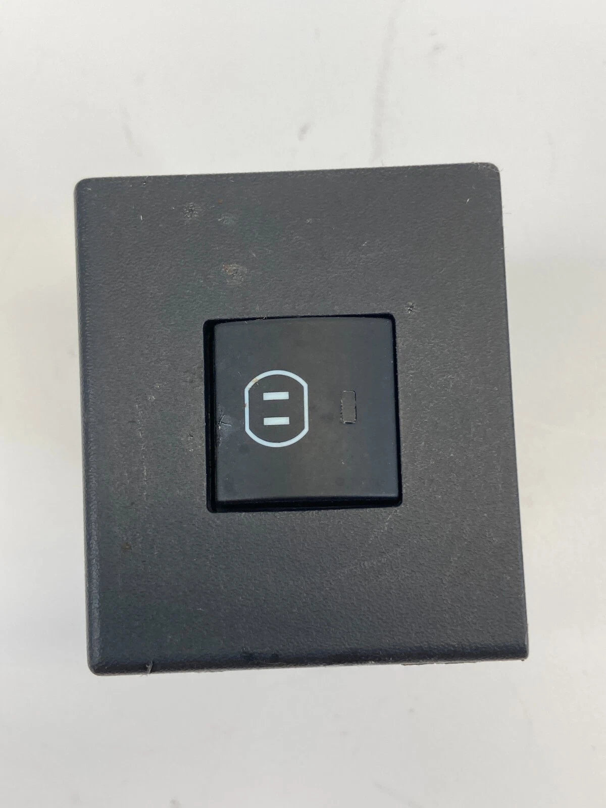 08-10 CHRYSLER TOWN & COUNTRY POWER INVERTER SWITCH BUTTON W/ TRIM L0110163A03