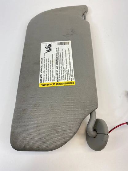 2005-2007 BUICK TERRAZA LEFT DRIVER SIDE SUNVISOR SUN VISOR SHADE W/ LIGHT OEM