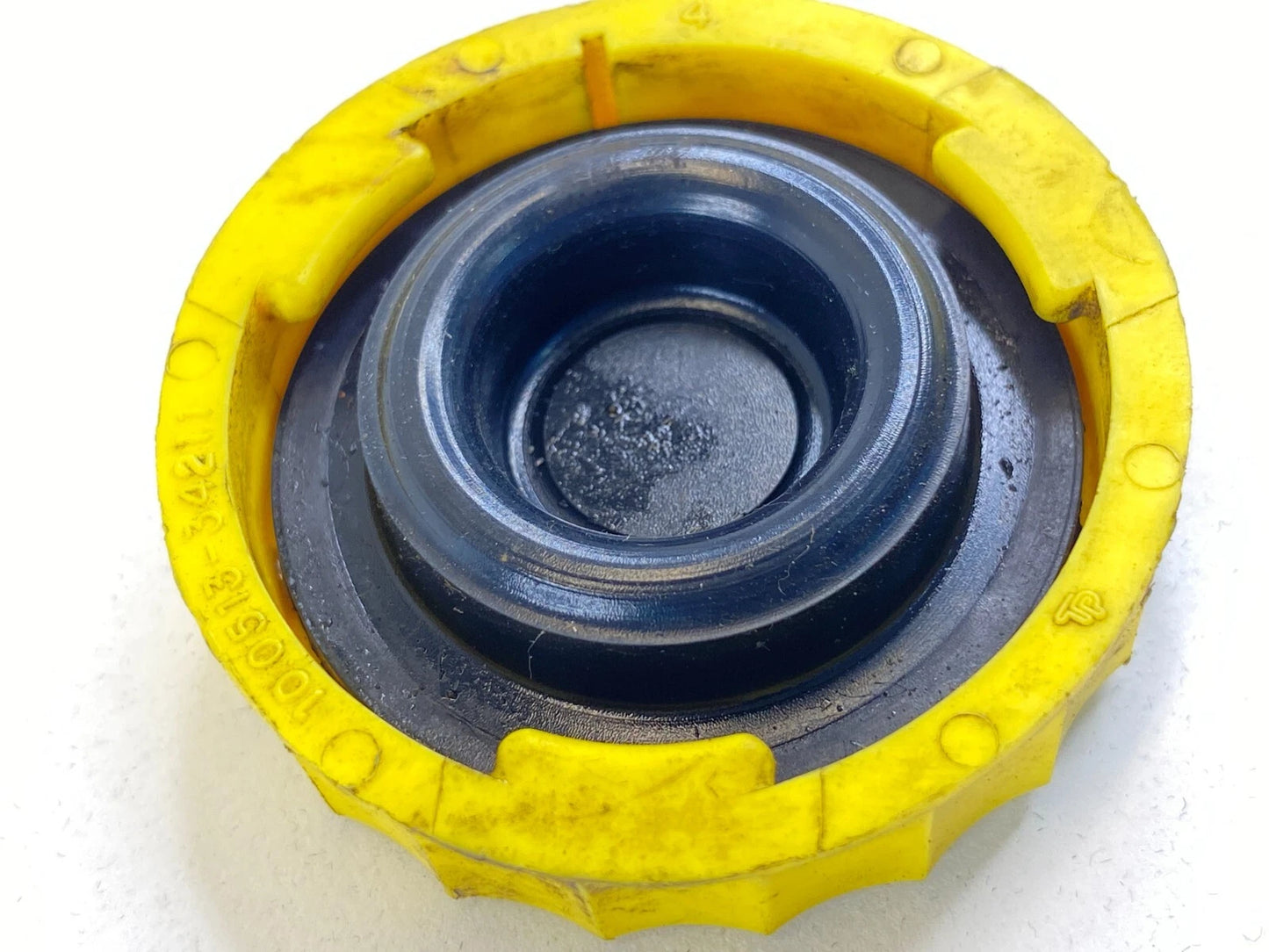 2001-2005 01-05 CHRYSLER PT CRUISER BRAKE FLUID MASTER CYLINDER CAP 100513-34211