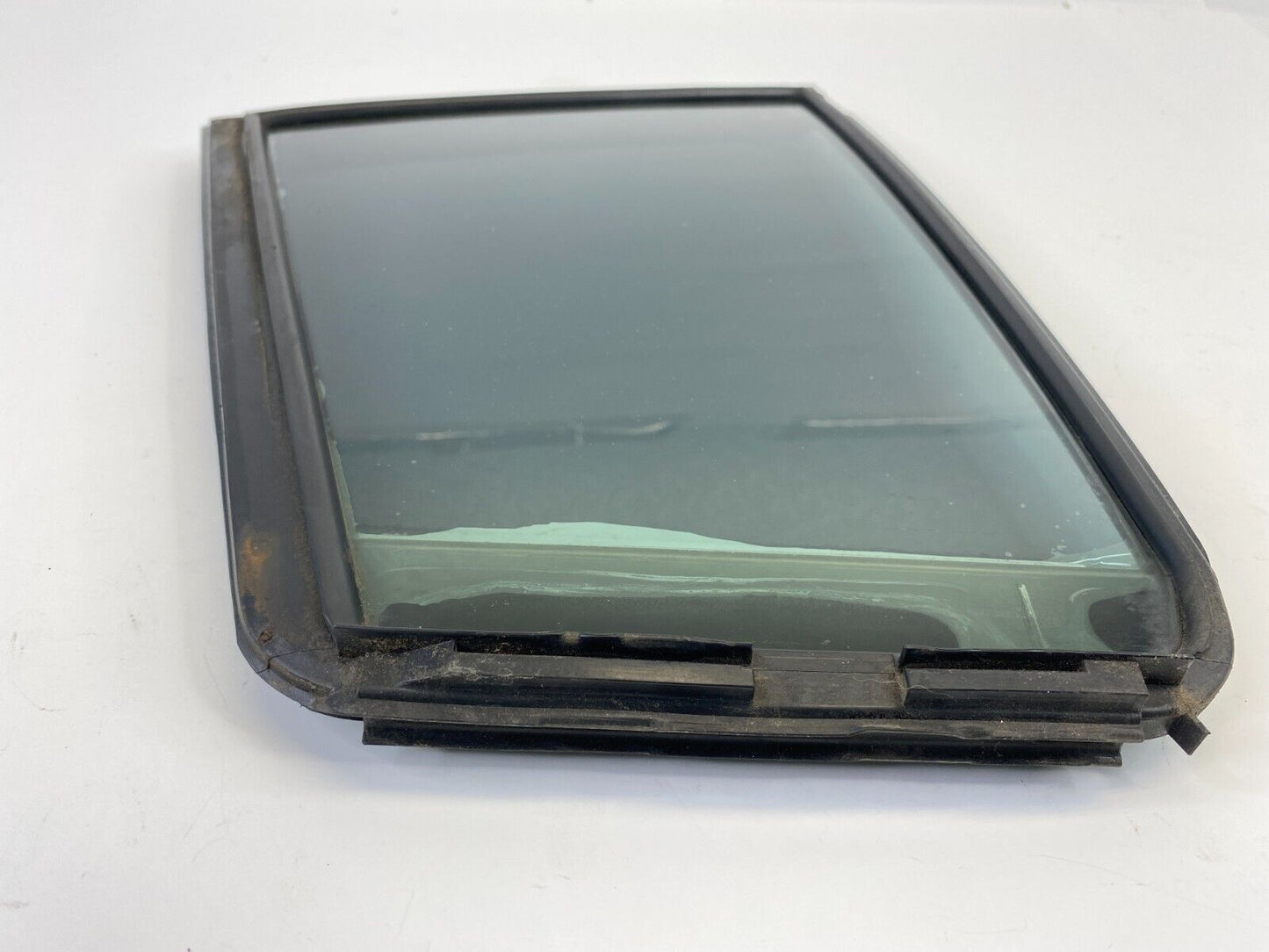 2004-2008 Nissan Maxima Rear Right Door Quarter Window Fixed Glass 82272-7Y000