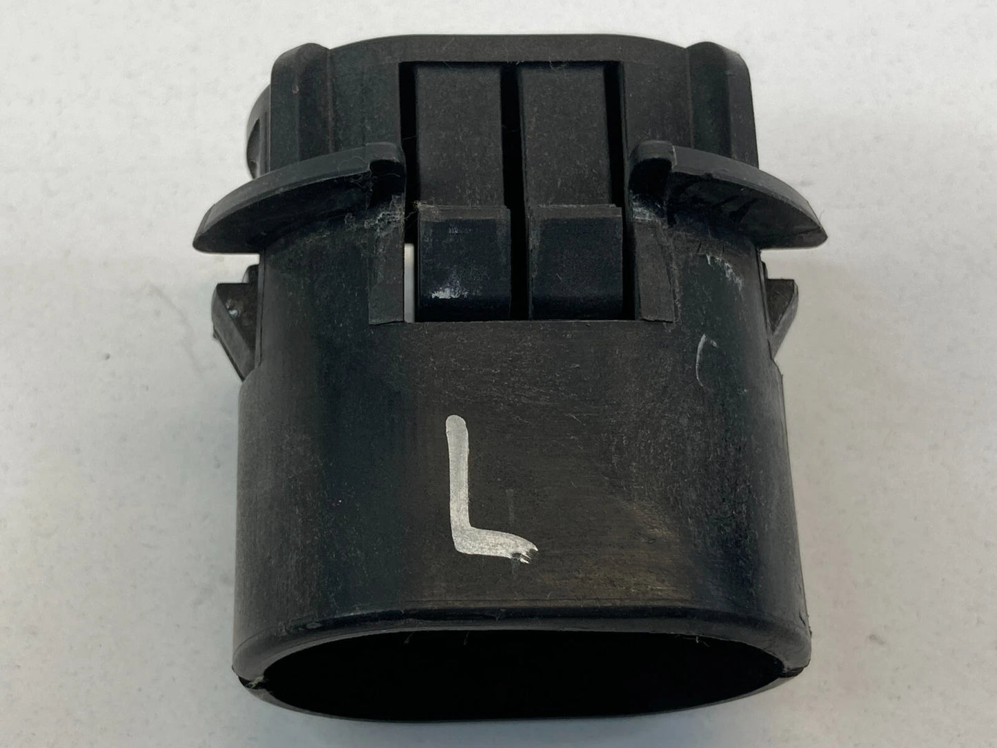 06-12 MERCEDES-BENZ R350 LEFT SIDE RADIATOR UPPER MOUNT BRACKET A2515040214 OEM