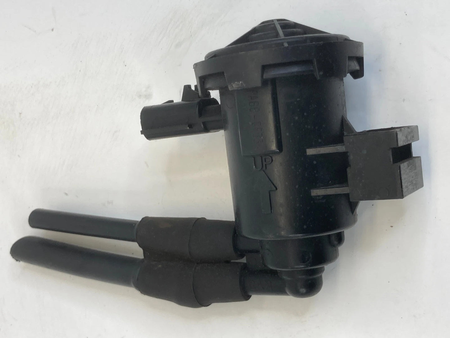 2006-2012 JEEP LIBERTY WINDSHIELD WASHER PUMP MOTOR WITH GROMMET DUAL PORT OEM