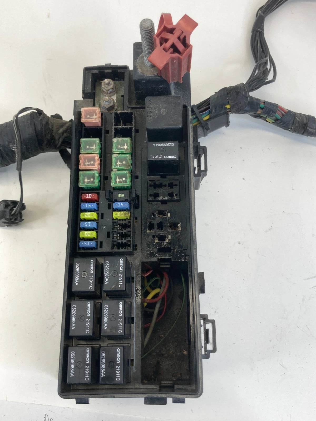 03-05 CHRYSLER PT CRUISER 2.4L A/T ENGINE FUSE RELAY BOX JUNCTION BLOCK ASSY OEM