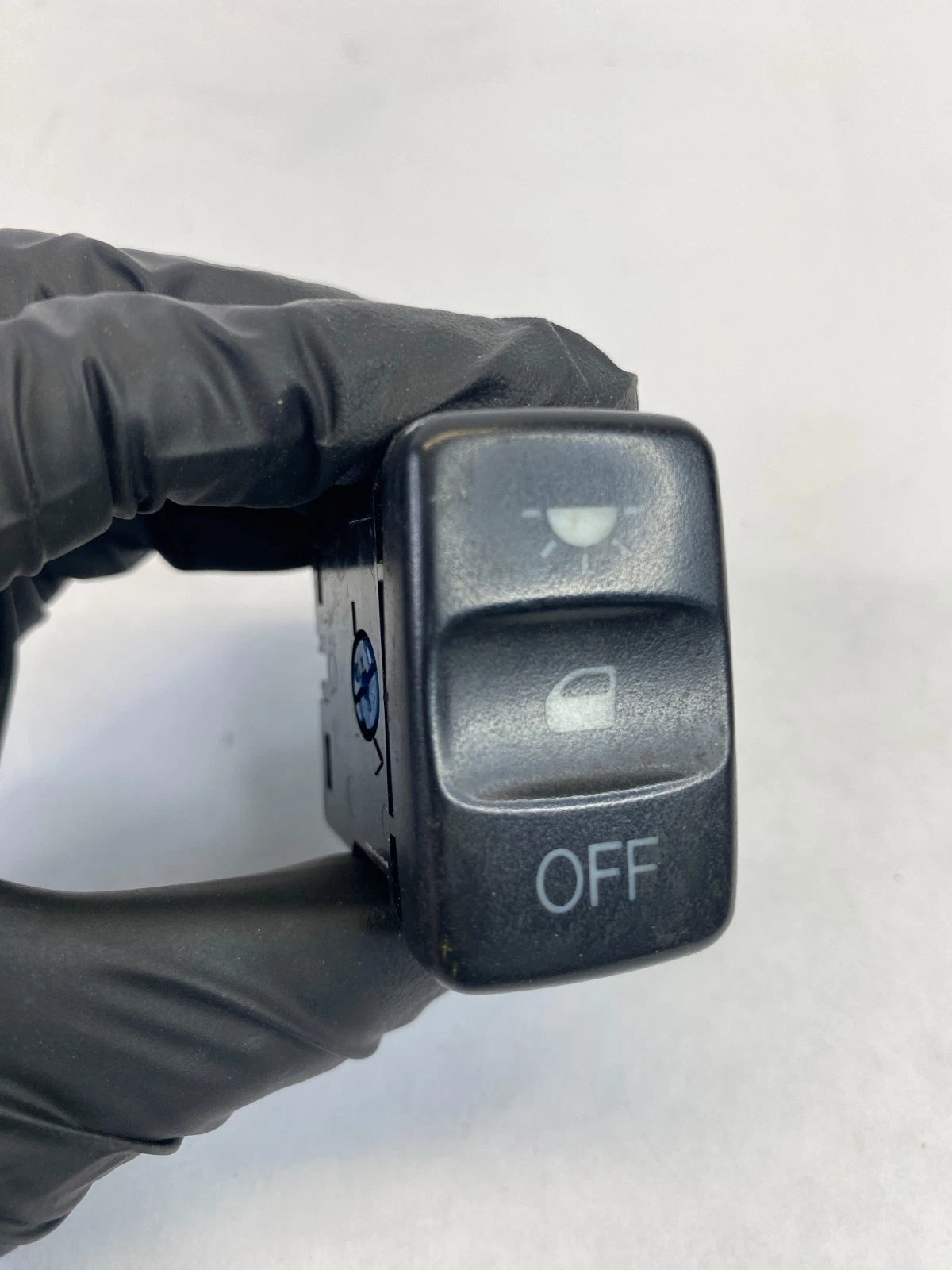 1999-2004 HONDA ODYSSEY INTERIOR DOOR DOME LIGHT LAMP OFF CONTROL SWITCH M23197