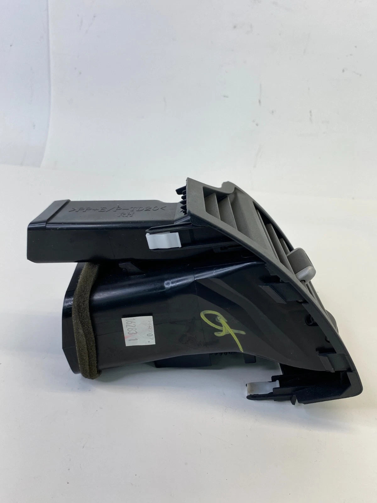 2007-2011 TOYOTA CAMRY DASHBOARD RIGHT PASSENGER SIDE AIR VENT GRILLE BEZEL OEM