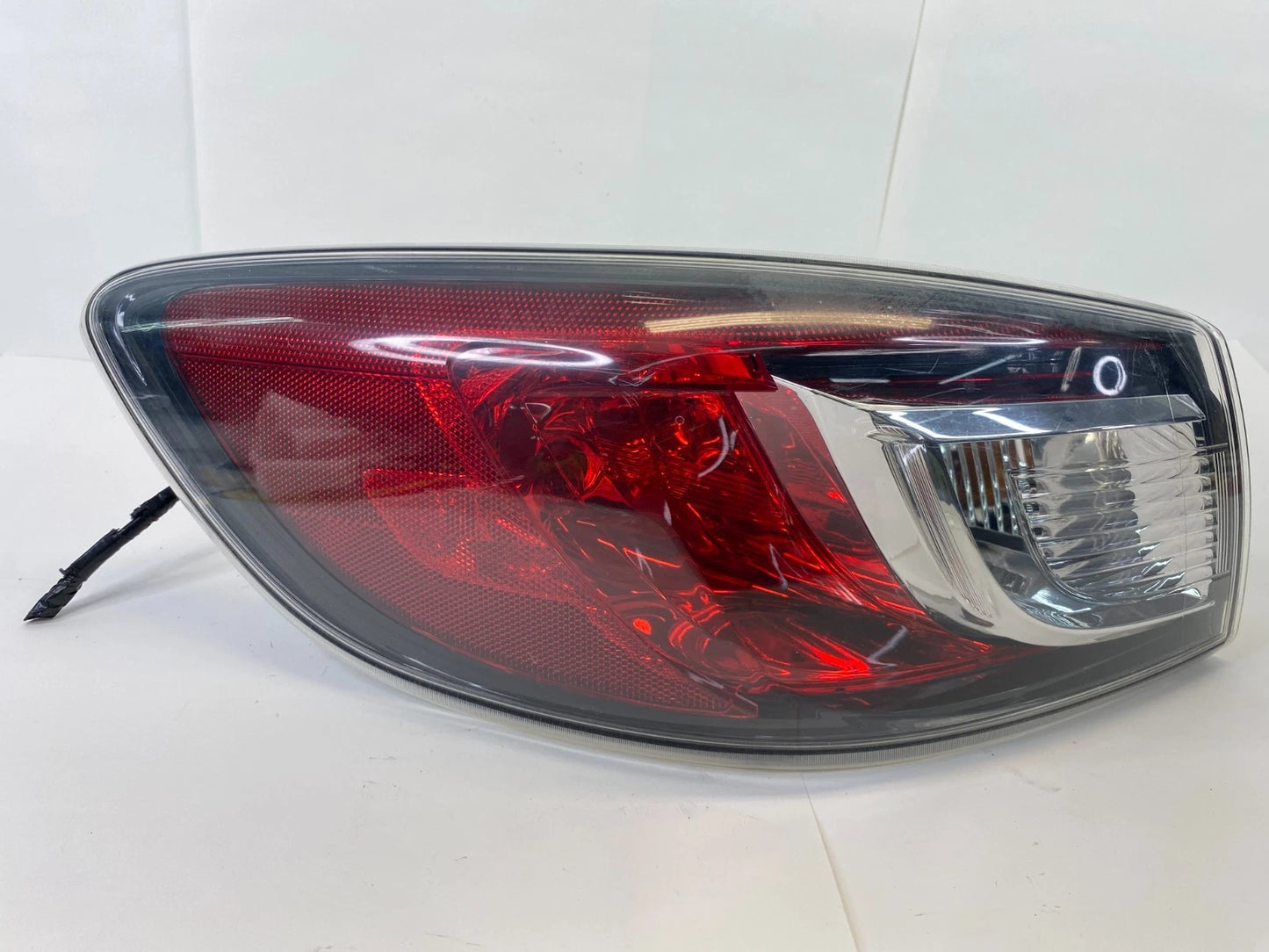 2010-2013 MAZDA 3 SEDAN LEFT DRIVER OUTER QUARTER PANEL TAIL LIGHT TAILLIGHT OEM