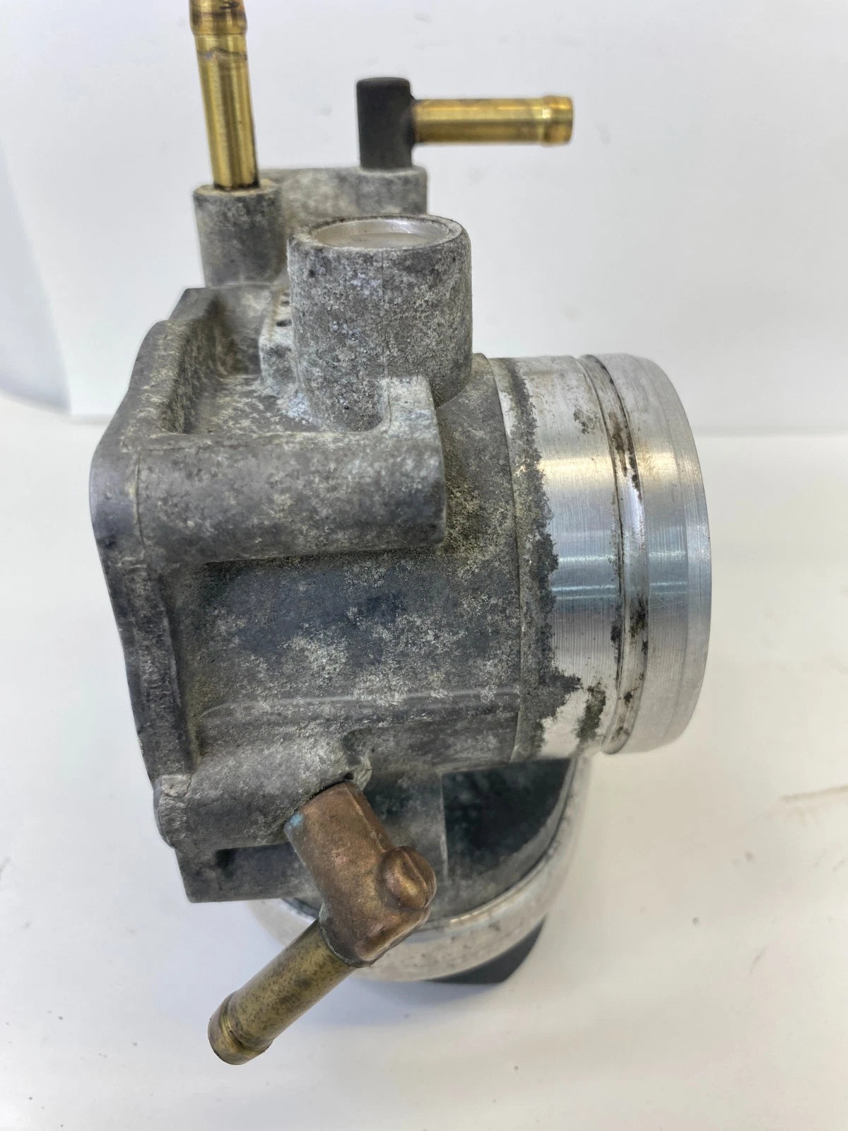 2004 2005 VW NEW BEETLE JETTA 2.0L THROTTLE BODY VALVE ASSY 06A-133-062-S OEM