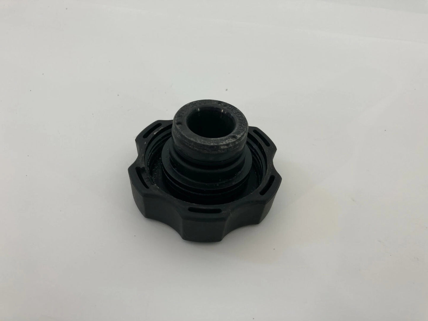 07-09 SATURN AURA ENGINE RADIATOR COOLANT RESERVOIR TANK CAP LID 15075118 OEM