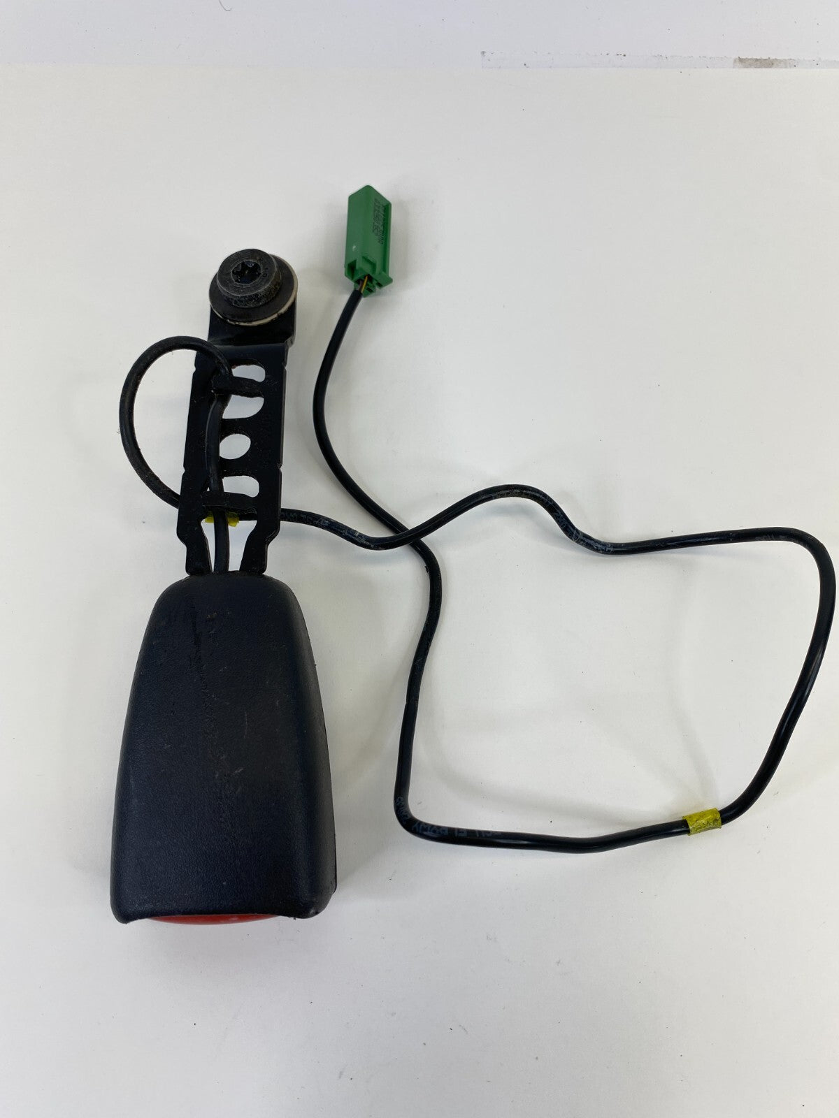 2000-2004 Volvo S40 Front Left Driver Side Seat Belt Buckle Reciver Assy OEM