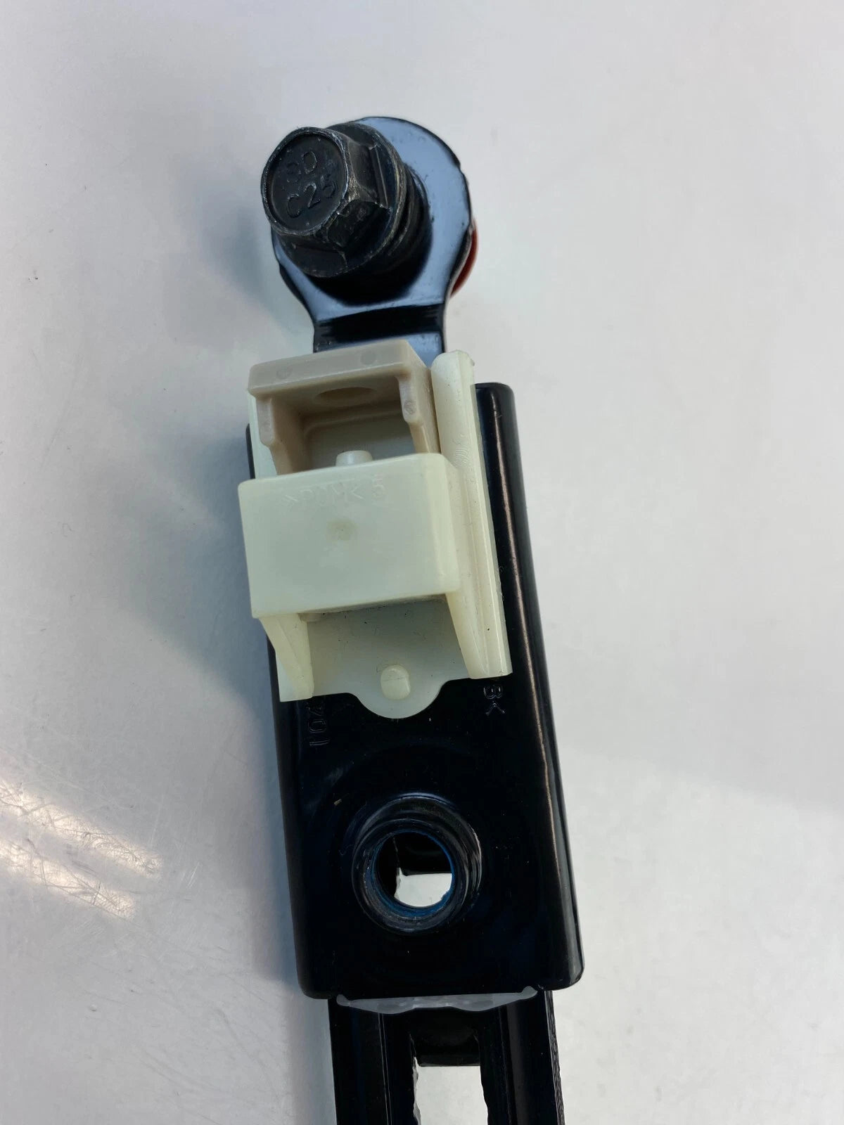 2011-2016 HYUNDAI ELANTRA FRONT SEAT BELT ADJUSTER HEIGHT BRACKET SUPPORT OEM
