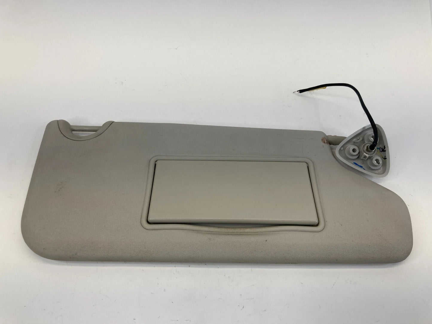 2011-2020 DODGE JOURNEY PASSENGER RIGHT SIDE SUN VISOR LIGHTED SHADE OEM FACTORY