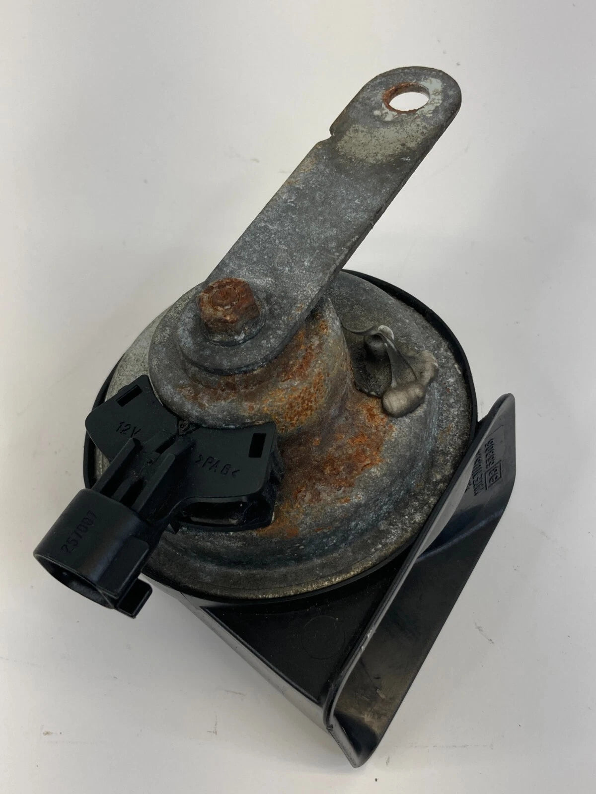 2009 2010 2011 CHEVROLET AVEO LOW TONE NOTE SIGNAL HORN ALARM SIREN A046495 OEM