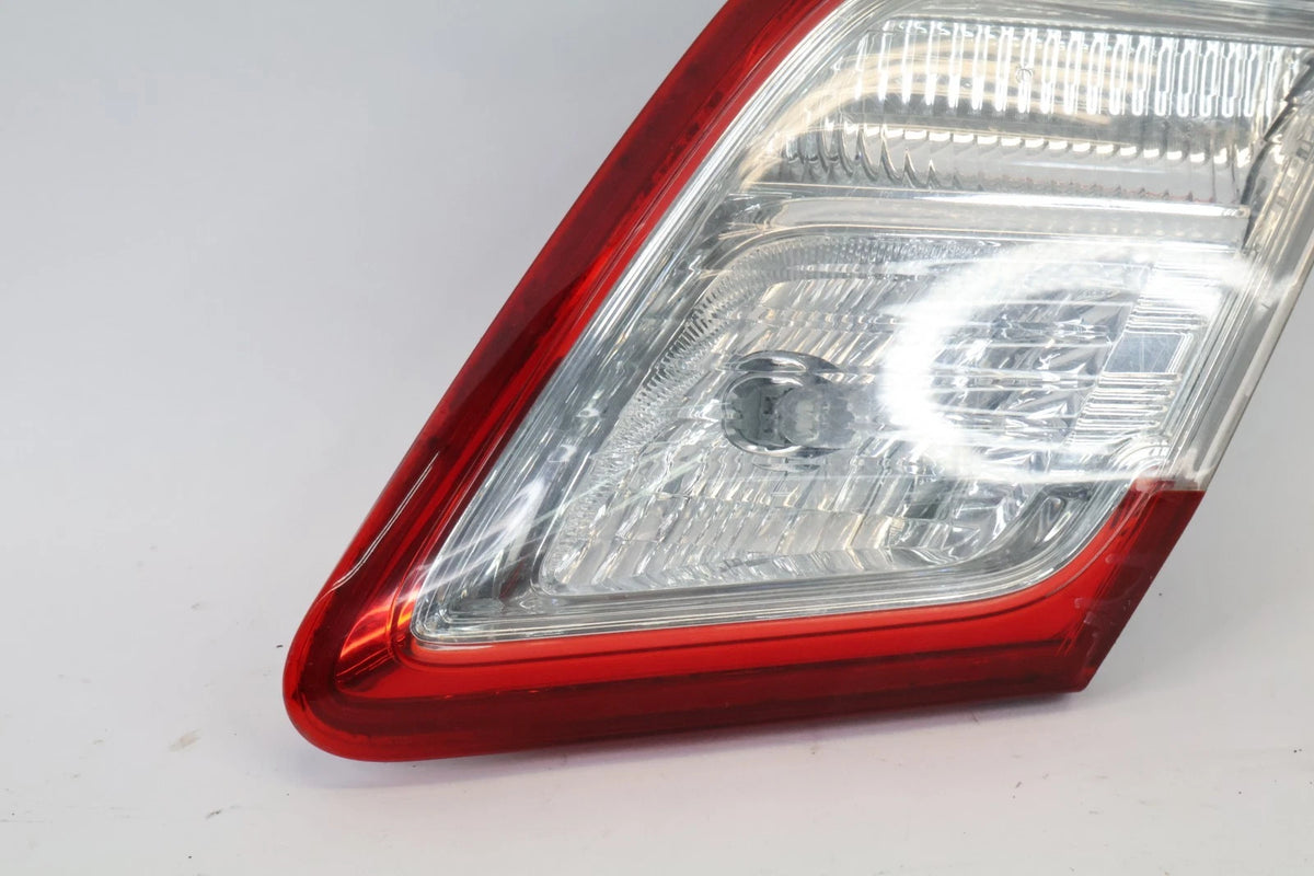 2010 2011 TOYOTA CAMRY REAR RIGHT TRUNK LID INNER TAILLIGHT BACKUP REVERSE LIGHT