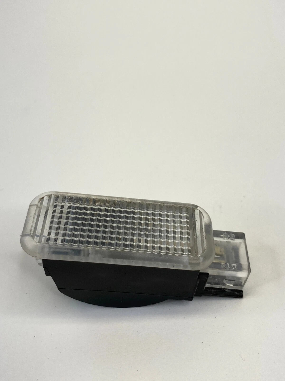 2001-2005 VOLKSWAGEN PASSAT WAGON 4-DR REAR RIGHT DOOR COURTESY LIGHT 3B0947415B