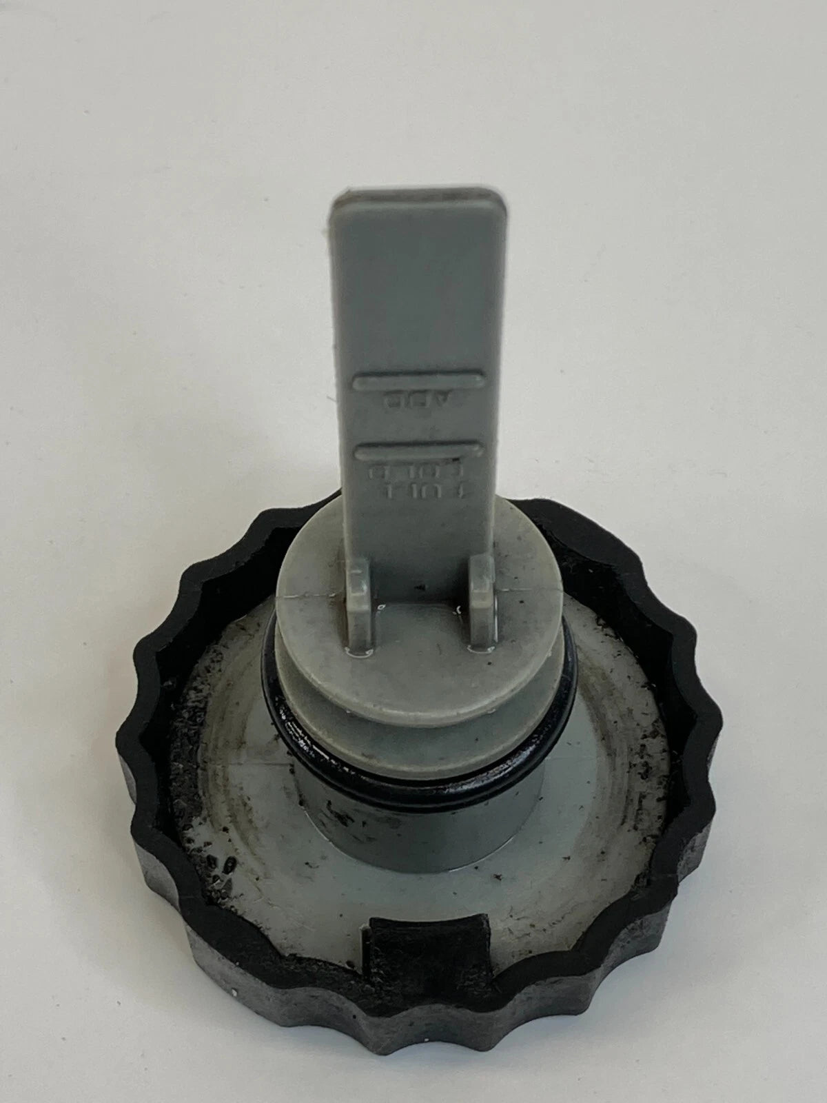 2005-2010 CHRYSLER 300 POWER STEERING FLUID RESERVOIR BOTTLE TANK COVER CAP OEM