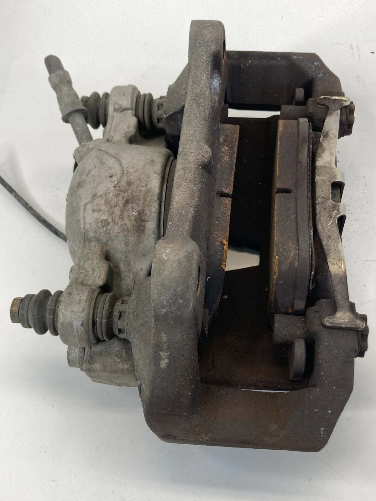 09-16 AUDI A4 A4 QUATTRO 2.0L FRONT LEFT DRIVER SIDE BRAKE CALIPER 8K0105AJ OEM