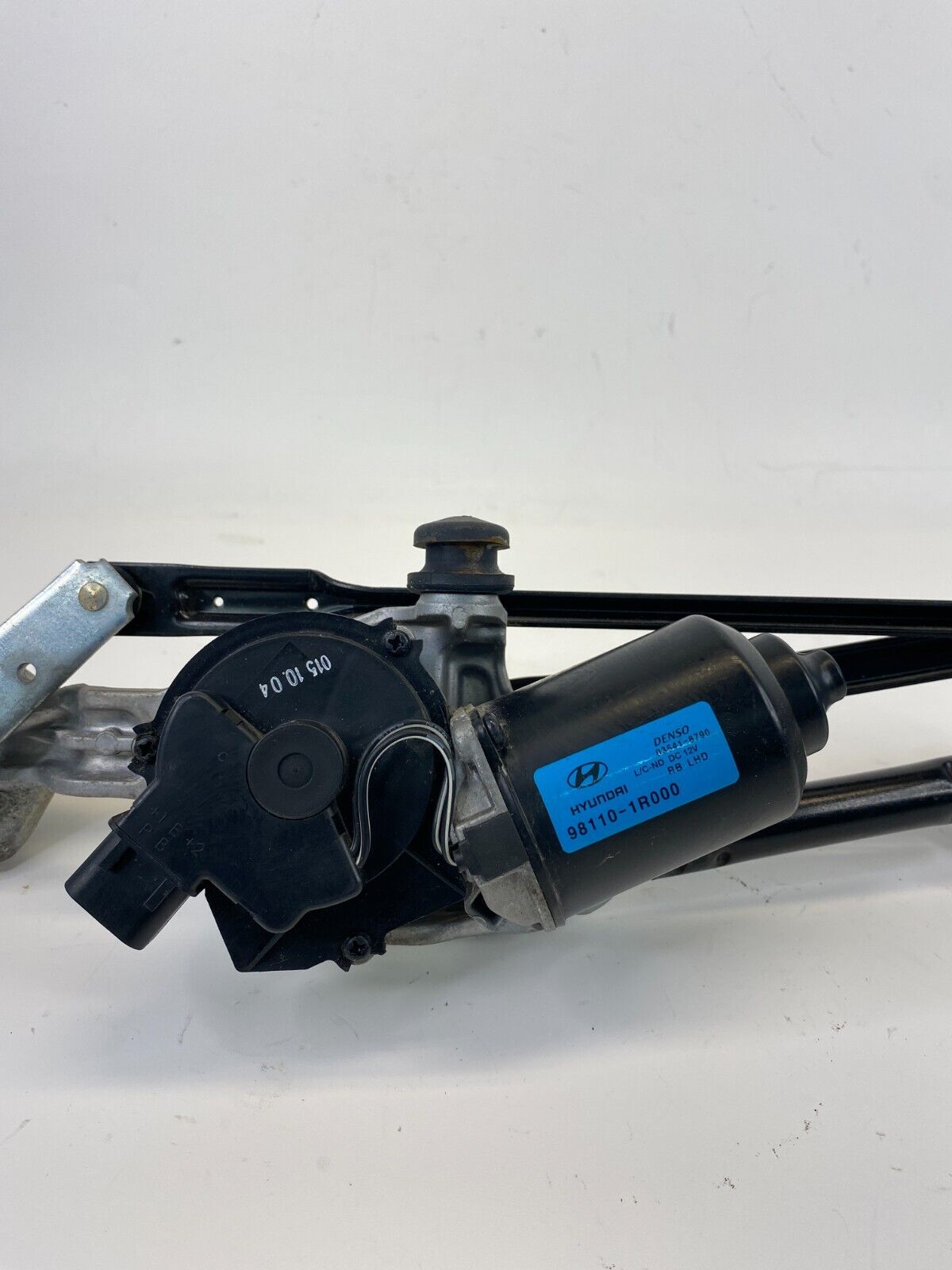 12-17 Hyundai Accent Front Windshield Wiper Linkage & Wiper Motor 981101R000 OEM