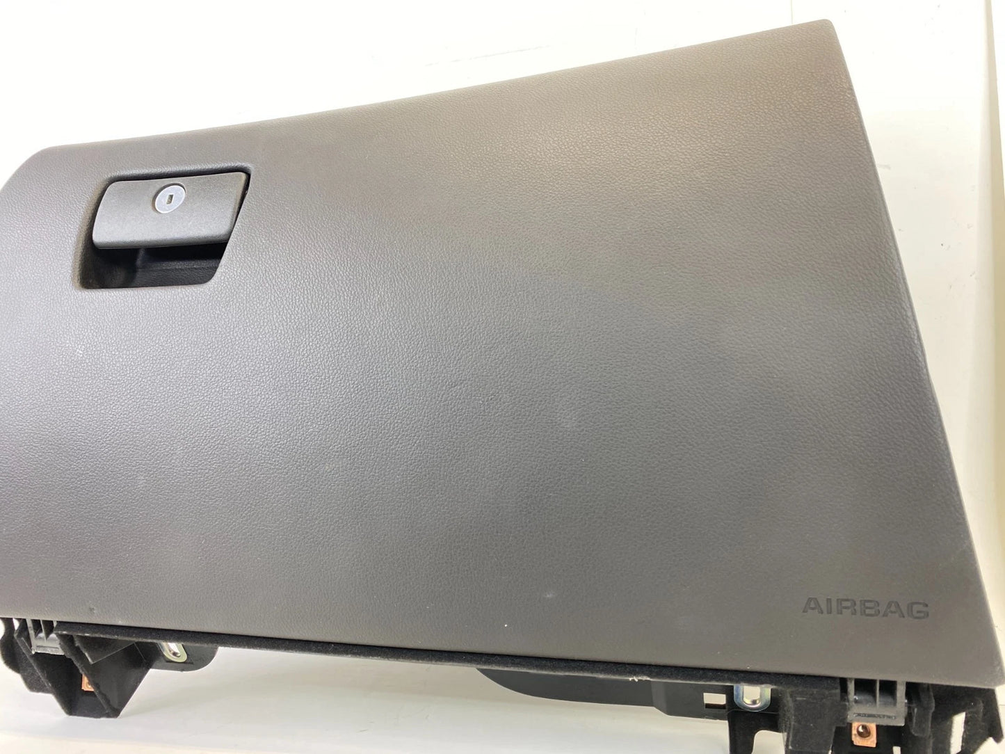 2013-2019 CADILLAC ATS BOX LOCK LATCH HANDLE STORAGE COMPARTMENT 22961869 OEM